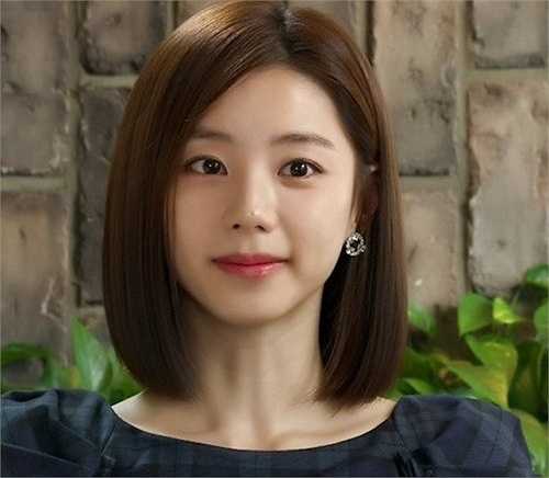 Trong phim Vườn sao băng, Park Soo Jin vào vai tình đầu của 'chàng Gốm' So Yi Jung. Xuất hiện không nhiều nhưng nữ diễn viên vẫn tạo được thiện cảm khá tốt từ phía khán giả. Tuy nhiên, sau đó, cô không có vai diễn nào thực sự nổi bật. Cô tham gia đóng vai phụ trong một số bộ phim như Bạn gái tôi là hồ ly, Nữ hoàng Seondeok, Mỹ nam nhà bên....