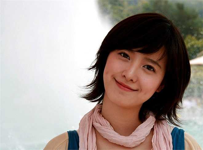 Goo Hye Sun là một trong những nghệ sĩ trẻ đa tài của Hàn Quốc. Ngoài đóng phim, cô còn tham gia ca hát, làm đạo diễn, viết sách, vẽ tranh. Mới đây, ngôi sao sinh năm 1984 tham gia phim Bác sĩ khát máu.