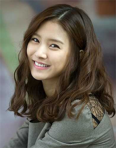Dù chỉ đóng vai phụ trong bộ phim nổi tiếng nhưng Kim So Eun lại được yêu mến không kém Goo Hye Sun. Cô gây thiện cảm với khán giả bởi vẻ ngoài dịu dàng và nụ cười rạng rỡ. Hiện tại, nữ diễn viên đang tham gia chương trình truyền hình thực tế We got married.