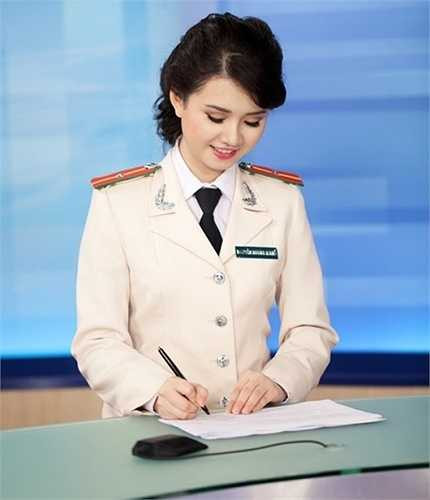 Từng khoảnh khắc của cô gái đều được nhận xét có thần thái, hút ánh nhìn người đối diện.