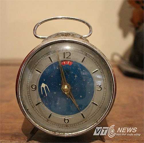 Đồng hồ cách đây hàng chục năm được người dân lưu giữ để nhớ về thời bao cấp của đất nước. (Hà Minh - Thanh Giang)