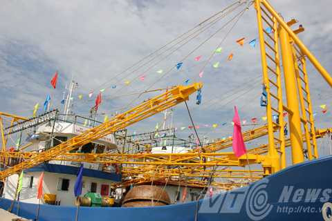 tàu cá, vỏ thép, ngư dân, Quảng Ngãi, bàn giao, vươn khơi