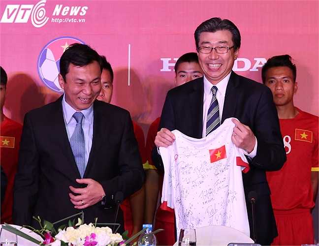 Đây là những mối quan hệ hợp tác có lợi cho cả đôi bên. Nếu tận dụng tốt, bóng đá Việt Nam sẽ có động lực đủ mạnh để nâng tầm cho xứng đáng với tiềm lực thực tế. (Ảnh: Phạm Thành)