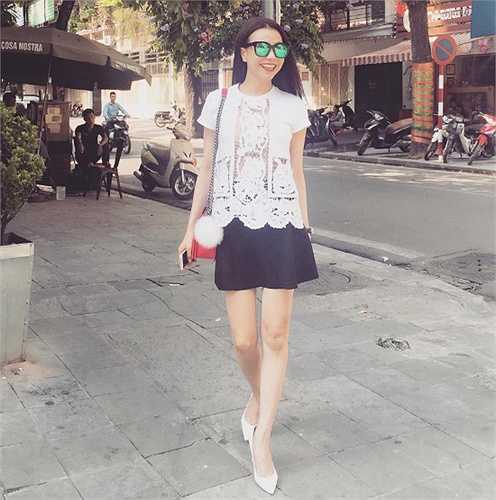 Trà Ngọc Hằng và phong cách thời trang nữ tính, trẻ trung.