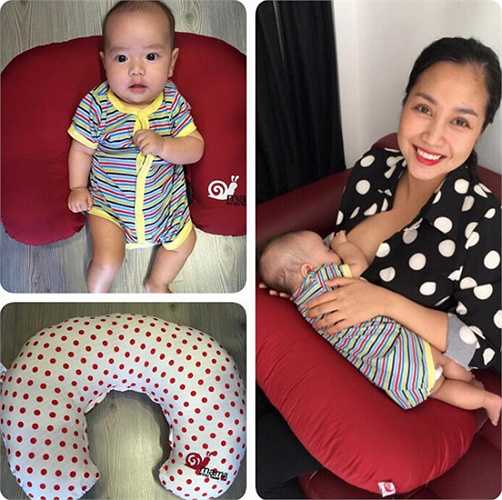 Ốc Thanh Vân hạnh phúc chia sẻ hình ảnh cho con bú.