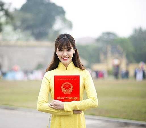 Mặc dù đam mê nghệ thuật nhưng Hà Min mong muốn sau khi tốt nghiệp sẽ được làm việc trong môi trường công sở. Cô muốn thử sức làm nhân viên ngân hàng.