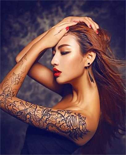 Làn da bánh mật giúp Nghiên Nghiên càng thêm quyến rũ 