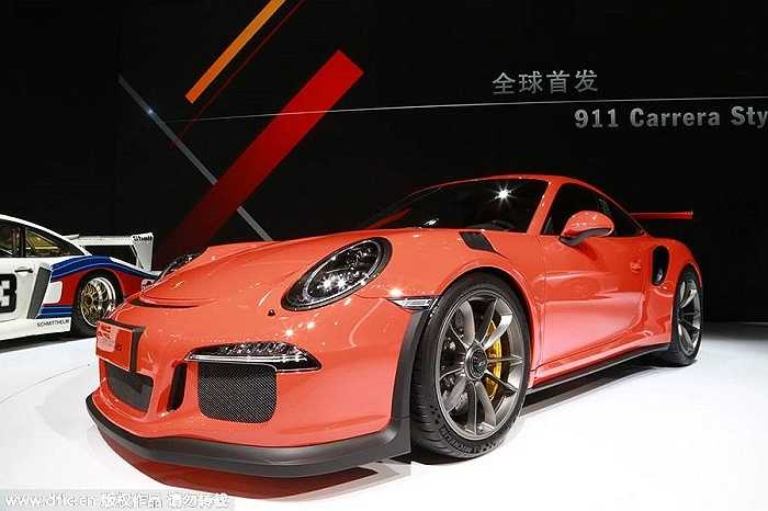 10. Porsche 911 GT3 RS: 2.431.000 tệ (hơn 8,5 tỷ đồng)