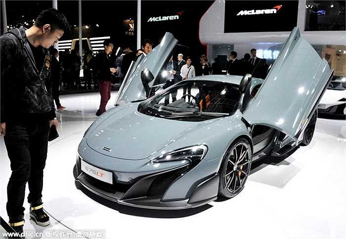 6. McLaren 675LT: 4.933.000 tệ (hơn 17,3 tỷ đồng)