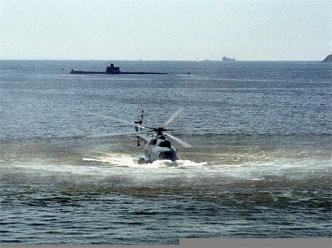 MI-14 được trang bị toàn bộ các thiết bị quan trắc phát hiện tàu ngầm của Liên Xô cũng như mang bom chìm và ngư lôi chống tàu ngầm. Quả bom chìm sức công phá tương đương 1 tấn TNT và hủy diệt mọi tàu ngầm trong bán kính 1km. 