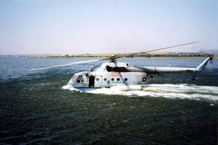 Máy bay trực thăng này chứa đủ nhiên liệu có thể bay tuần tra 5 tiếng rưỡi liên tục, hoặc tầm bay xa đến 1100 km. Vì vậy, nó có thể tuần tra bờ biển vài giờ để tìm kiếm tàu ngầm đối phương. 
