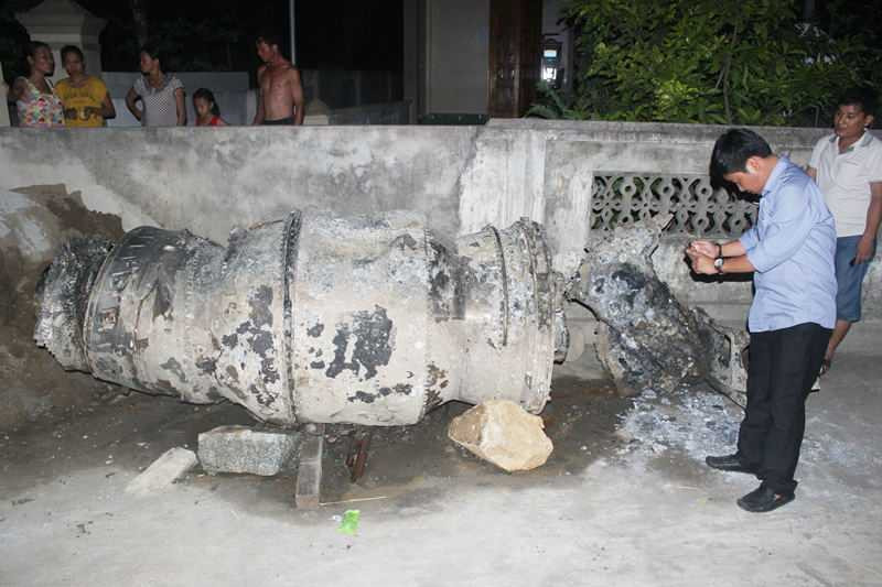 Vớt vật thể lạ nghi đuôi máy bay: Chưa đồng ý bàn giao cho chính quyền