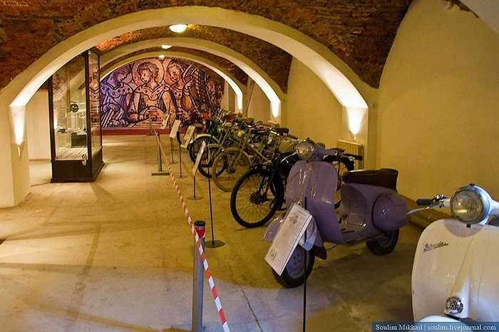 Chủ nhân của bộ sưu tập mô tô trong bảo tàng Horsepower Museum ở Saint-Petersburg (LB Nga) là một người rất mê xe mô tô cổ, đặc biệt là những dòng xe trước thế chiến II. 