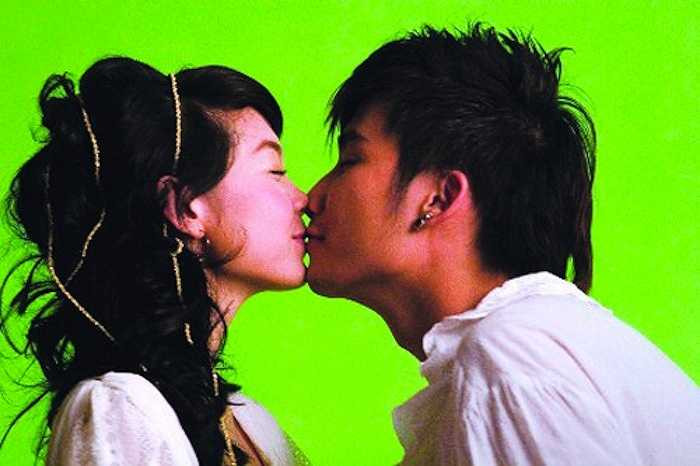 Năm 2009, Minh Hằng tham gia Giải cứu thần chết và có dịp đóng căp cùng Chí Thiện. Hai người cũng có những cảnh khóa môi ngây ngô và trong sáng. 