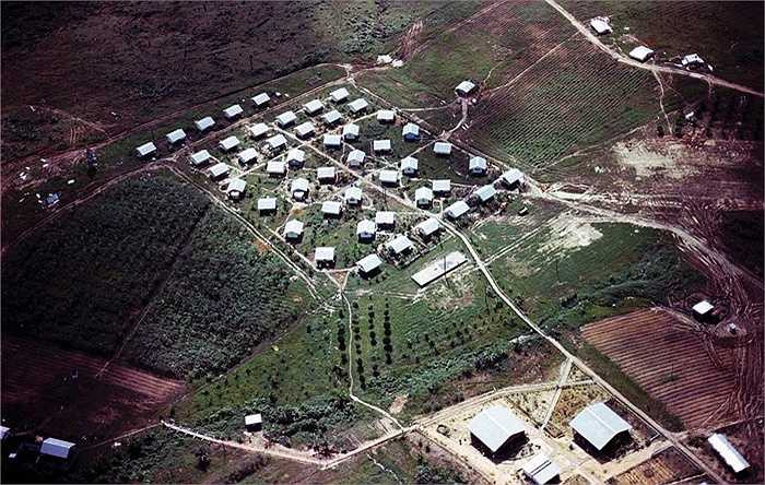 Theo hắn, chỉ có cách duy nhất thoát khỏi sự 'tàn sát của chính phủ Mỹ', đó là tự tự. Hắn xuyên tạc rằng, cái chết tự nguyện sẽ đưa mọi người đến được với Đấng Tối cao, với thiên đường. 