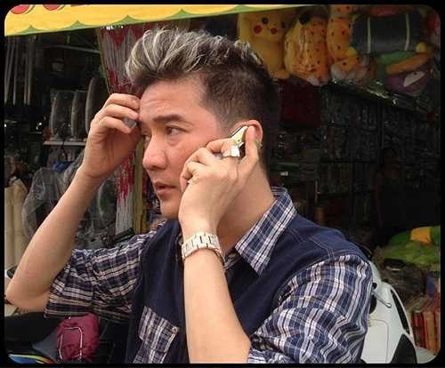 Sau khi bị nhạc sĩ Quốc Trung chê MV Dạ khúc cho tình nhân của mình, Đàm Vĩnh Hưng lên báo nói, anh không thích thẩm mỹ âm nhạc của nhạc sĩ Quốc Trung.