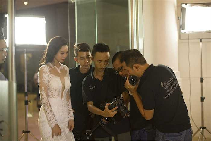 Cô cũng khẳng định bạn nhảy Daniel chỉ là anh em tốt, còn anh chỉ xem Lan Ngọc là người bạn trai chia sẻ. 