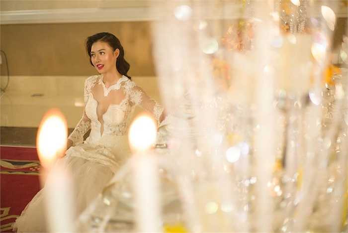 Trong đêm Thứ 2 và cũng là đêm Gala, Ninh Dương Lan Ngọc sẽ làm vedette trên sân khấu được đầu tư công phu với các chi tiết bằng thủ công tinh xảo. (Trung Ngạn)