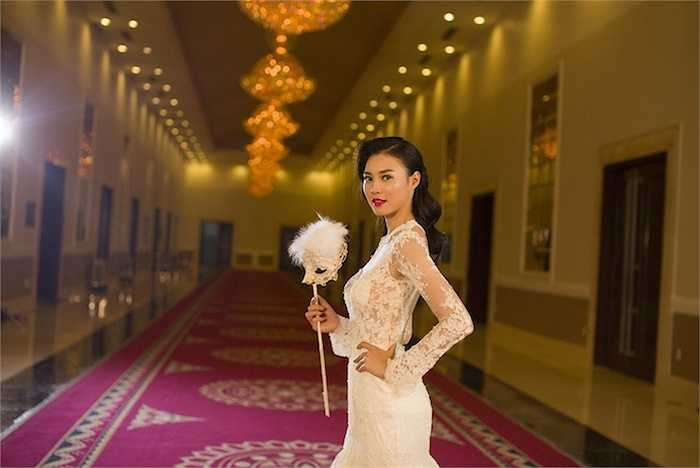 ... đôi khi lại nhí nhảnh ở những tấm ảnh hậu trường.