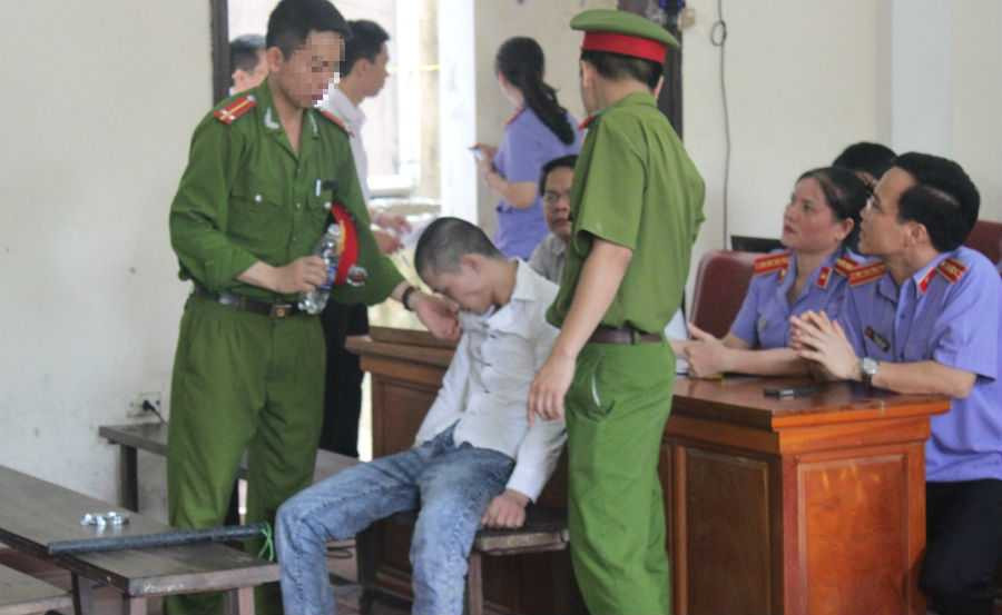 Loa phát nổ trên xe giường nằm: Kẻ cài mìn ngất xỉu giữa tòa