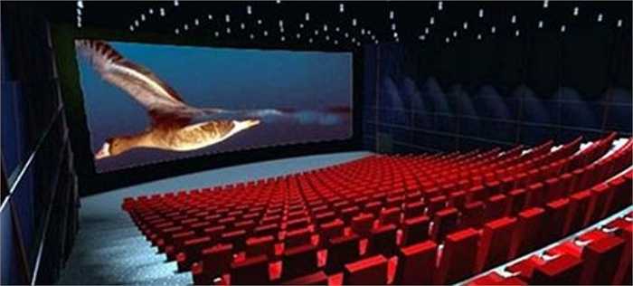  Năm 1916, danh hài Charlie Chaplin đã từng nói 'rạp chiếu phim chỉ là mốt nhất thời. Khán giả muốn nhìn thấy diễn viên bằng xương bằng thịt trên sân khấu'. 