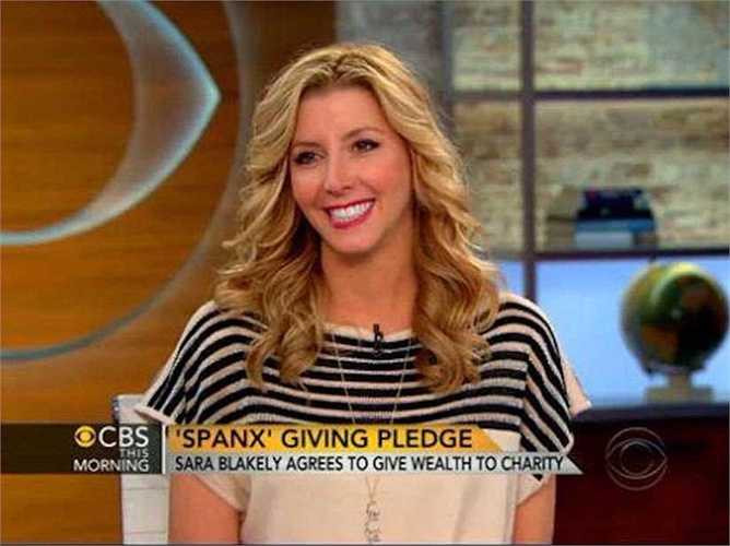 Cô cũng tổ chức nhiều chương trình khác nhằm hỗ trợ phụ nữ và thiện nguyện như ‘Sara Blakely Foundation’ năm 2006, ‘The Giving Pledge’ năm 2013.