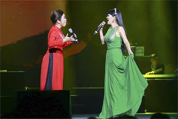 Rồi song ca với Hồng Nhung ca khúc Trở về.