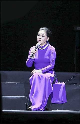 'Về đây nghe em' hay 'Nỗi nhớ mùa đông' chính là cảm xúc đang dâng trào, khiến cho Khánh Ly nhiều lần có những đoạn dừng đắt giá trong phần biểu diễn