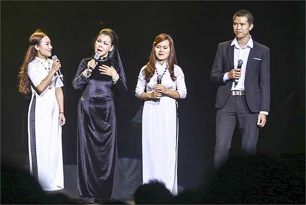 Khánh Ly không hát toàn bộ chương trình như các chương trình trước, mà bà dành lại phần lớn thời gian cho các ca sĩ hát nhạc Trịnh của các thế hệ đi sau như Ánh Tuyết, Hồng Nhung, Mỹ Linh và Uyên Linh.