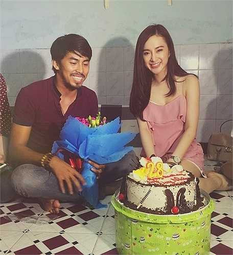 Hành động đẹp của Angela Phương Trinh trong dịp sinh nhật Duy Nhân khi anh còn sống cũng giúp cô cải thiện được hình ảnh.