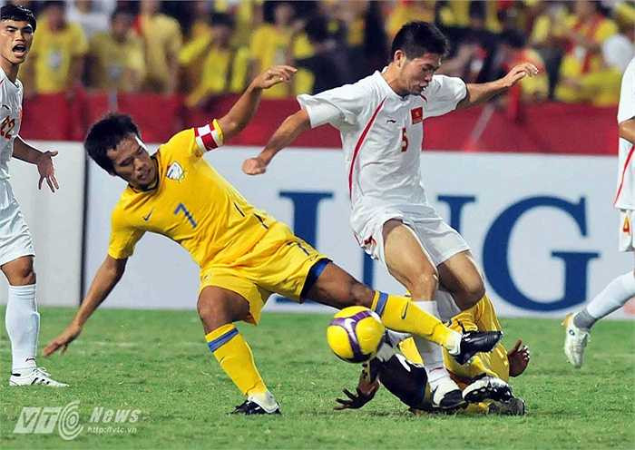 Minh Châu, một trong 3 cầu thủ (cùng Công Vinh, Quang Hải) còn lại ở đội tuyển Việt Nam từng thi đấu trên sân Rajamangala cách đây 7 năm. (Ảnh: Quang Minh)