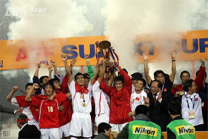 Việt Nam lần đầu tiên vô địch AFF Cup (Hà Thành - Ảnh: Quang Minh)