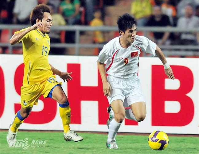 Công Vinh chính là người đã ghi bàn thắng nâng tỷ số lên 2-0 cho đội tuyển Việt Nam vào đêm Giáng sinh 2008 sau một pha phản công mẫu mực. (Ảnh: Quang Minh)