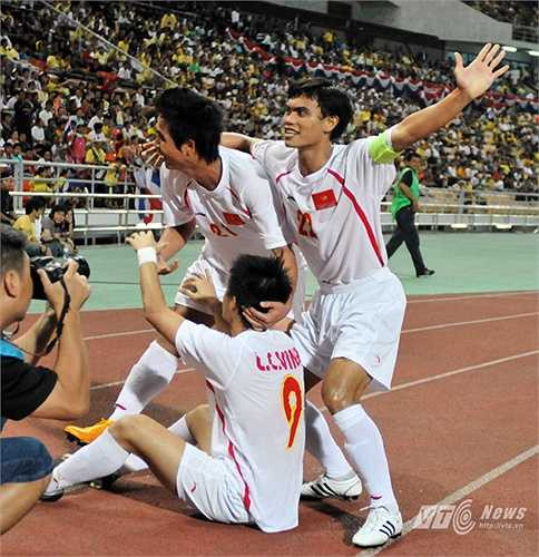 Niềm vui của Công Vinh khi ghi bàn thắng. (Ảnh: Quang Minh)