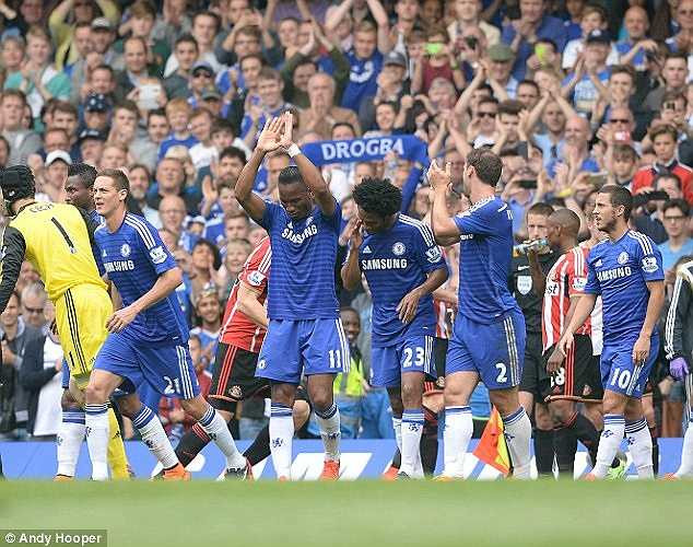 Ở trận cuối cùng mùa giải 2014-2015, Drogba đã được vinh dự mang băng đội trưởng của Chelsea.