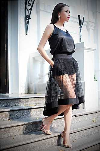 Trà Ngọc Hằng ngày càng được đánh giá cao về phong cách thời trang đường phố.