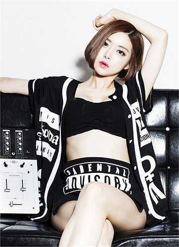 Nhờ sở hữu gương mặt xinh xắn, ngoại hình thu hút, cùng khả năng chơi nhạc ấn tượng, DJ Soda thường xuyên được mời biểu diễn tại các bar sang trọng ở khu phố Gangnam, Hongdae như Octagon, MadHolic…