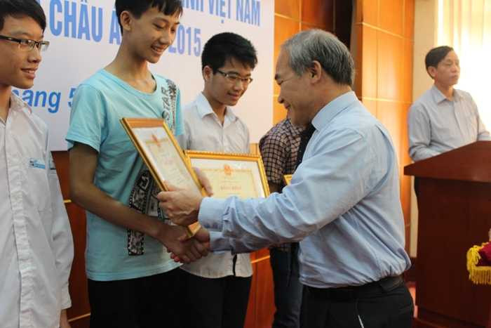 6 học sinh đạt huy chương Olympic Tin học Châu Á được thưởng thế nào?