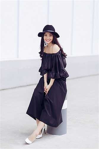 Á hậu Diễm Trang cũng không ngoại lệ, cô đang dần có sự chuyển mình với thời trang và đang tìm cho mình một phong cách phù hợp nhất. 