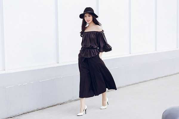 Sở hữu làn da trắng hồng cùng vóc dáng cao ráo, Diễm Trang rất tự tin thử nghiệm với nhiều loại trang phục khác nhau.