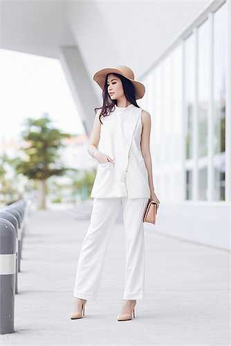 Chia sẻ về phong cách thời trang của bản thân, Diễm Trang tâm sự: 'Tôi yêu thích sự thanh lịch, tinh tế pha lẫn chút sexy từ thần thái. Với tôi dù đi đâu, làm gì bạn đều phải thật chỉn chu'