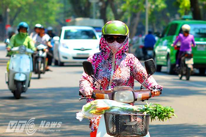 Bước vào đợt nắng nóng kỷ lục, nhiệt độ miền Bắc lên ngưỡng 40 độ C