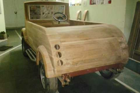 Thợ mộc Ấn Độ chế ôtô gỗ chạy 120km/giờ