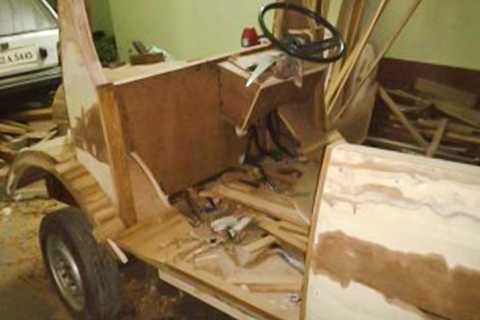 Thợ mộc Ấn Độ chế ôtô gỗ chạy 120km/giờ
