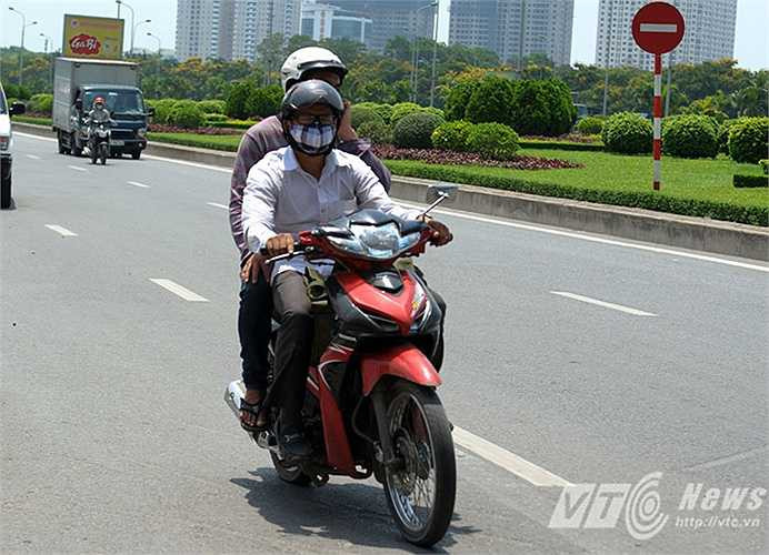 Không chỉ phụ nữ mà giờ đây cánh mày râu khi ra đường cũng ăn vận kít mít từ đầu đến chân.
