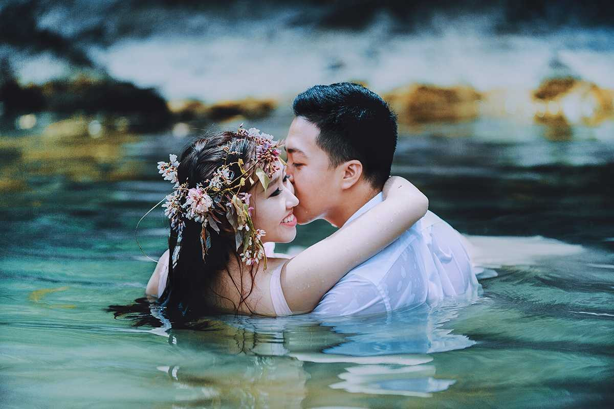 Bộ ảnh của đôi bạn trẻ được thực hiện công phu, đẹp mắt như trong cảnh thần tiên.