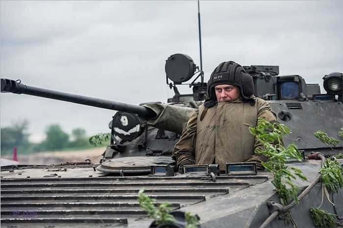 Binh sỹ Nga chuẩn bị vượt sông