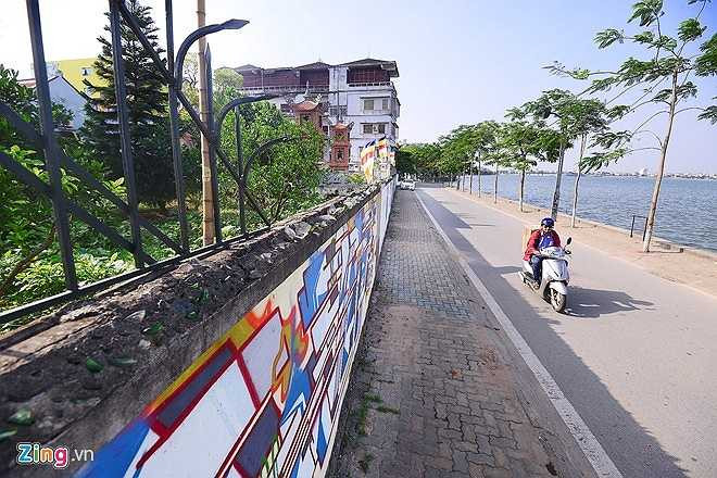 Chiều 26/5, trao đổi với PV nhà sư trụ trì chùa Thiên Niên khẳng định, việc vẽ graffiti lên tường nhà chùa như vậy là hành động thiếu ý thức, vi phạm nơi tôn nghiêm, không phù hợp với văn hóa và tín ngưỡng Phật giáo. 