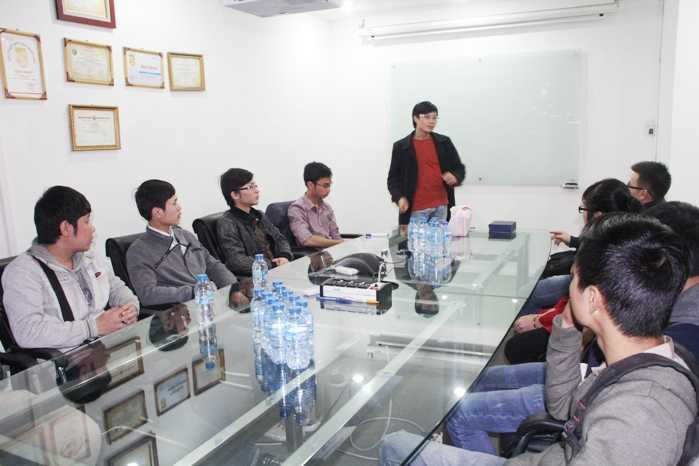 Giang Thiên Phú chia sẻ kinh nghiệm và bí quyết vượt qua khó khăn với sinh viên