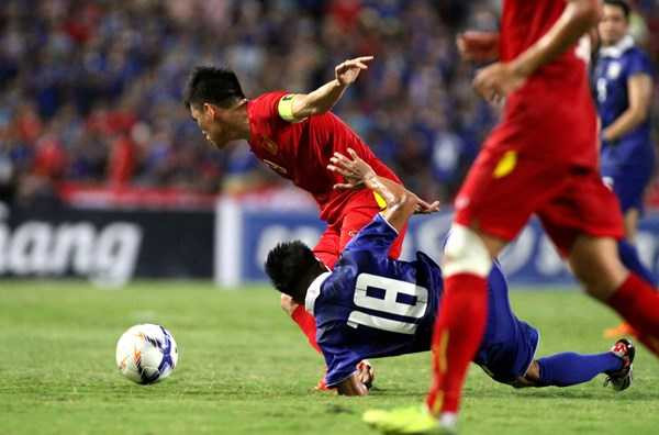 Công Vinh vs Messi Thái